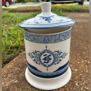 Fonseca, Vintage ceramic Cigar Humidor measuring 9" tall. EXCELLENT Condition